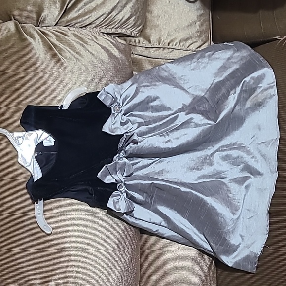 Little Girls Dress - Picture 1 of 3